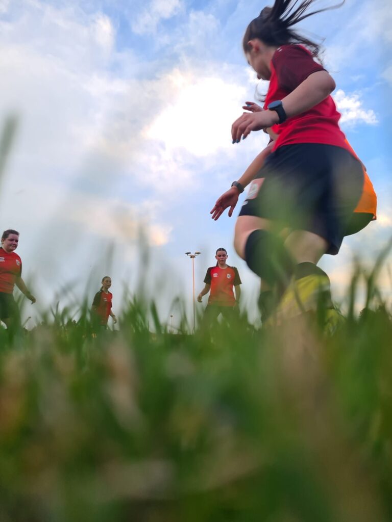 FC Perg Ladies beim Trainieren am Fußballplatz
