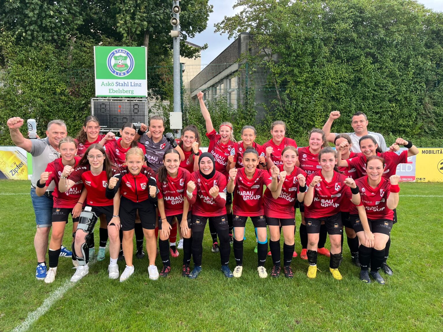 FC Perg Ladies Mannschaftsfoto nach Spiel