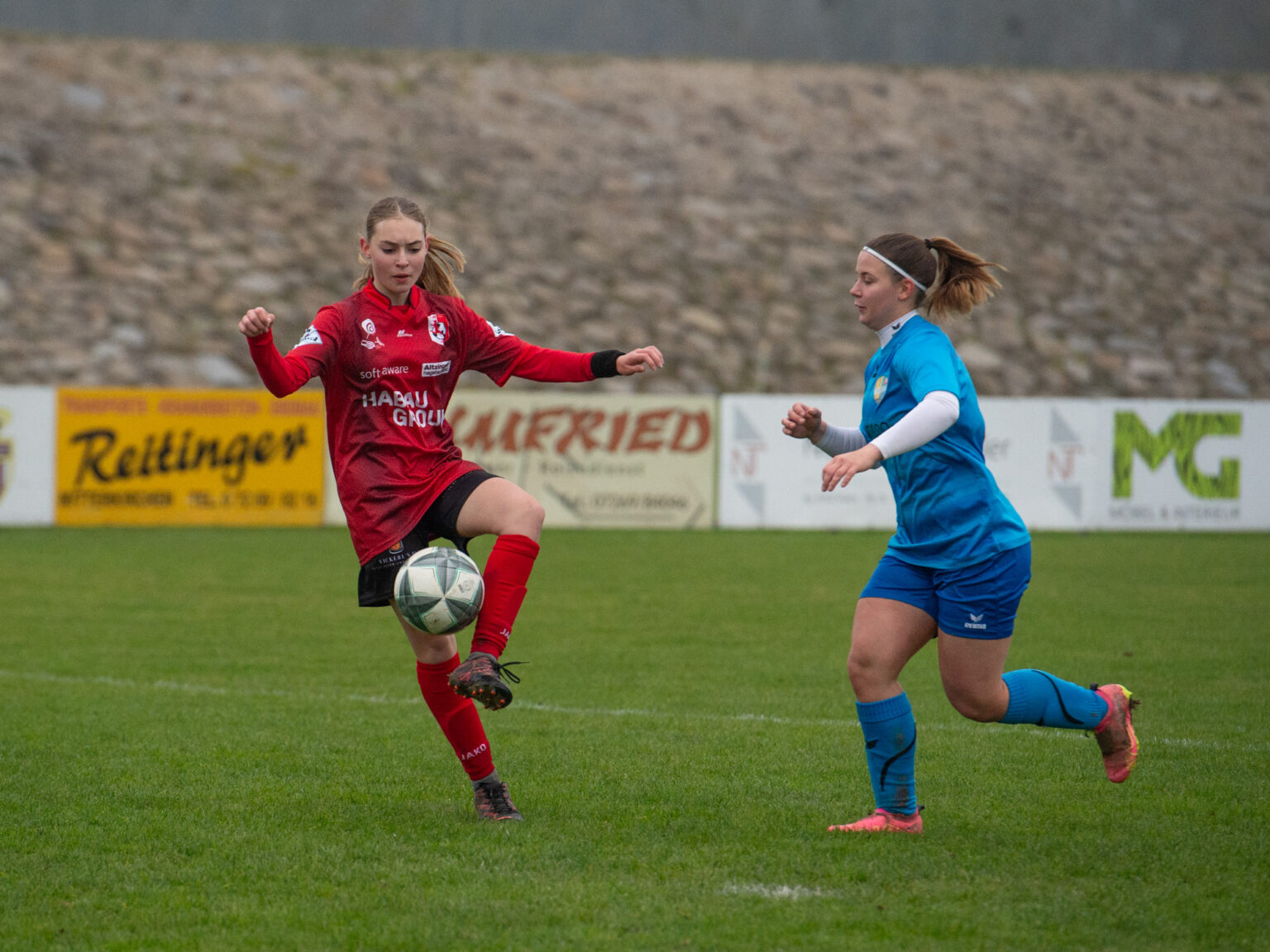 FC Perg Ladies Zweikampf